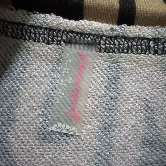 Free People Movement Rainbow Wild Side Logo Tee Long Sleeve Mock Neck Size XS - Picture 4 of 7